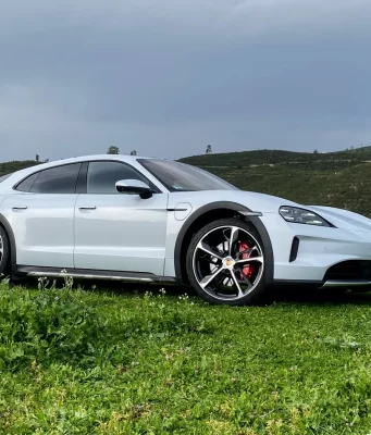 Premier essai : la Porsche Taycan 2025 réussit sa mission