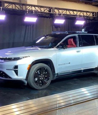 Le Jeep Wagoneer S EV 2024 se compare au Grand Cherokee et dépasse 300 milles